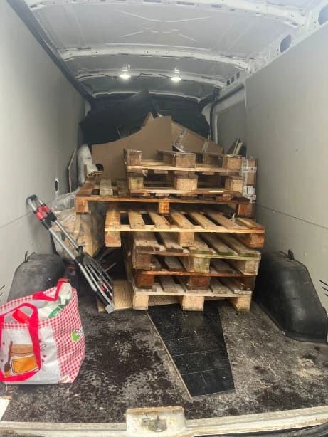 Holzentsorgung bei der Abholung von Holz und Holzmaterialien