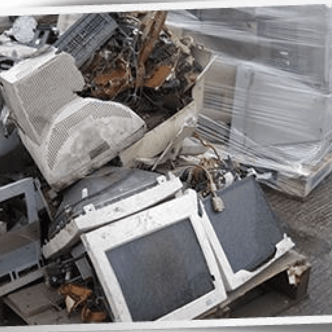 Zurich bulky waste disposal service collecting old furniture and mattresses from residents for eco-friendly recycling.